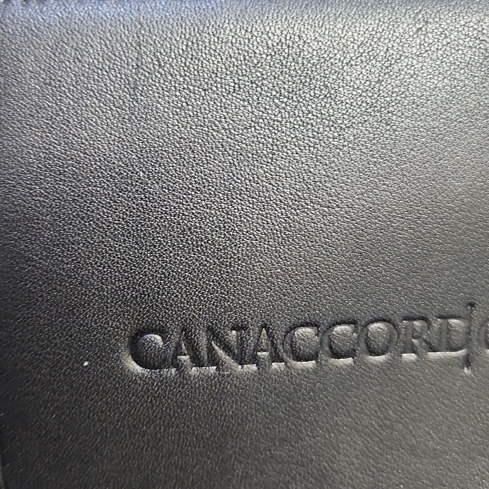 TUMI Leather Passport Case And Wallet - Picture 9 of 9